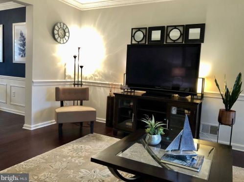 2836 Flagmaker Dr, Falls Church VA  22042-2203 exterior