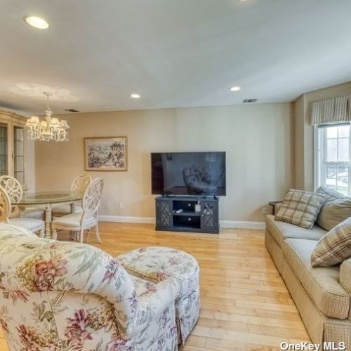 873 Verona Dr, Huntington Station, NY 11747-5246
