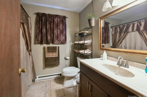 16 Edgehill Ave, Waterbury CT  06704-1825 exterior