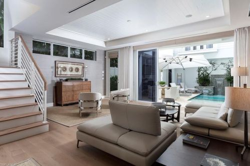 1021 6th St, Naples, FL 34102-7121