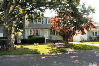 266 Verazzano Ave, Copiague, NY 11726-2214