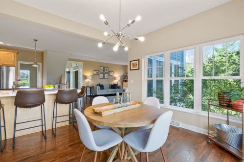 1465 Glen Oaks Ln, Thiensville WI  53092-2954 exterior