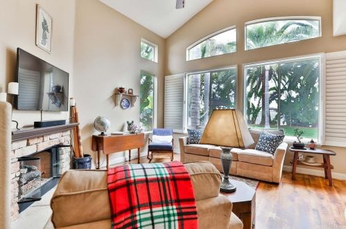 1456 Sapphire Dr, Carlsbad CA 92011-1200 exterior