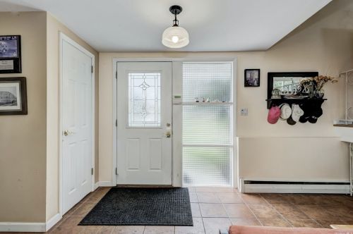 1385 Bellmore Rd, North Bellmore, NY 11710-3747