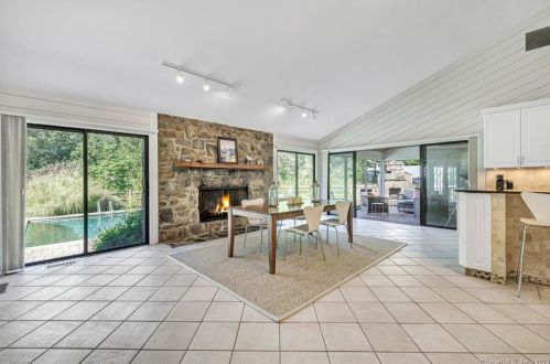 75 Honeysuckle Hill Ln, Bridgeport CT  06612-1145 exterior