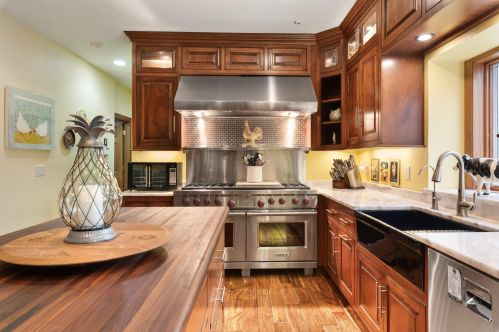 1016 Wallace Lake Rd, West Bend WI  53090-8943 exterior