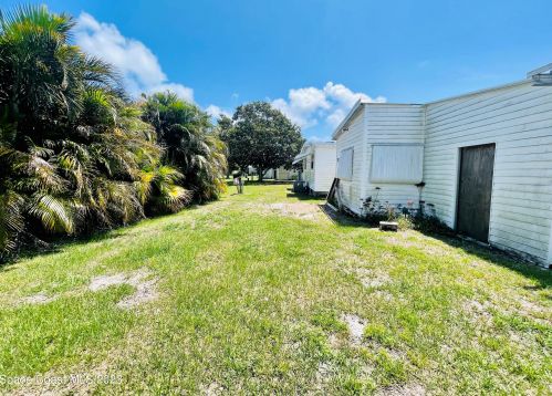 706 Barefoot Blvd, Sebastian FL  32976-7303 exterior