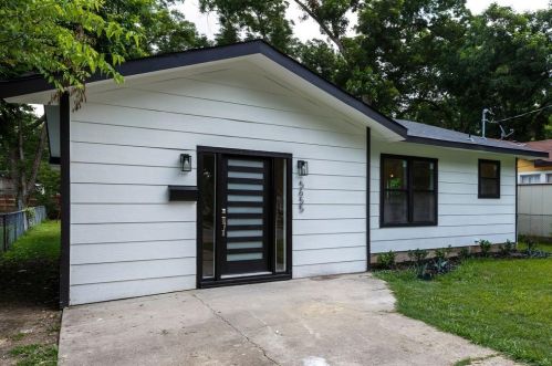 5655 Churchill Ave, Dallas, TX 75227-3008
