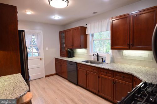 12 Boulder Brook Dr, Wilmington, DE 19803-4015