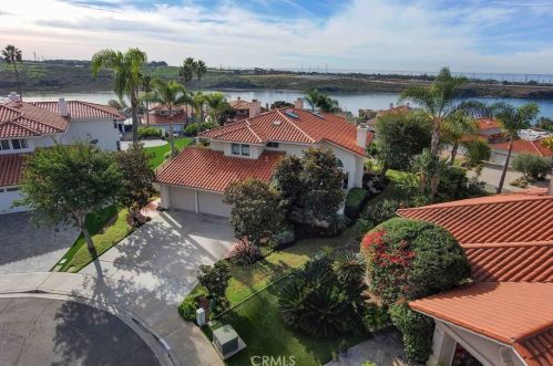 4565 Sea Bluff Cir, Carlsbad CA  92008-3671 exterior