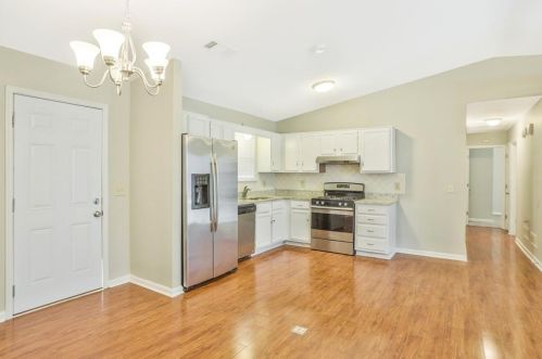 5604 Emerald Gln, Stone Mountain GA  30088-3466 exterior