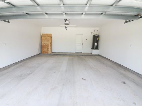 233 Shannon St, Angleton, TX 77515-3088