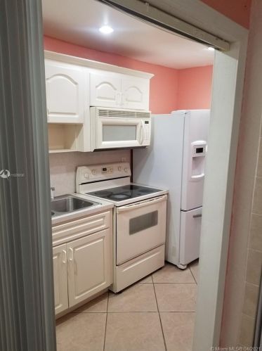 6957 7th Ave, Hialeah FL  33014-4872 exterior