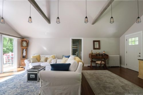 83 Maltbie Ave, Stamford CT  06902-1109 exterior