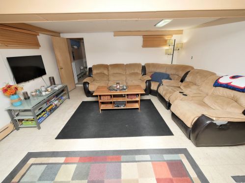 8 Old Rocky Point Rd, Miller Place NY  11764-2025 exterior