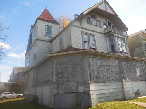 52 Liberty St, Newburgh NY  12550-4911 exterior