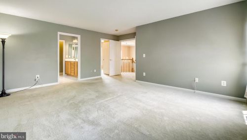39 Houser Dr, Lovettsville VA  20180-8631 exterior