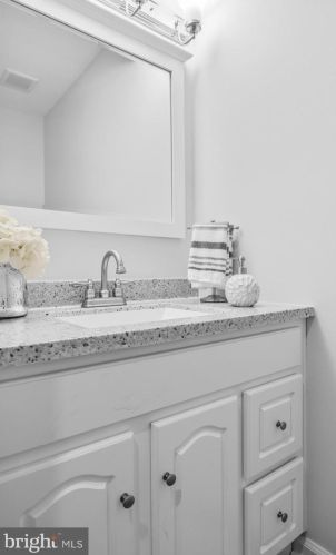 17 Hillside Ln, Berlin Boro NJ  08009-1703 exterior