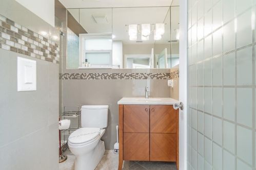 5148 31st Ave, Saint Petersburg FL  33707-5600 exterior