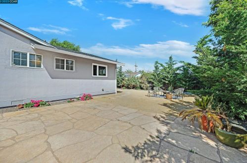 1831 Oakmead Dr, Concord CA 94520-3006 exterior