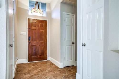 940 Circle View Ln, Denton, TX 76210-5235