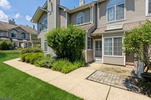 13 Birchwood Rd, Bedminster NJ  07921-1901 exterior