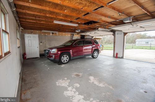 715 Cox Neck Rd, New Castle, DE 19720-5702