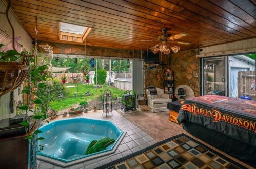 5731 Mitchell Ct, New Port Richey, FL 34652-1823