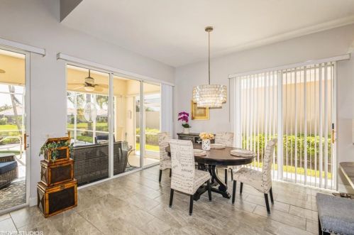 4288 Montalvo Ct, Naples FL  34109-3335 exterior