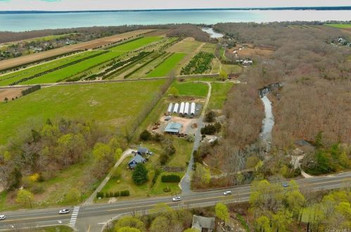 2050 Main Rd, Laurel, NY 11948-1302