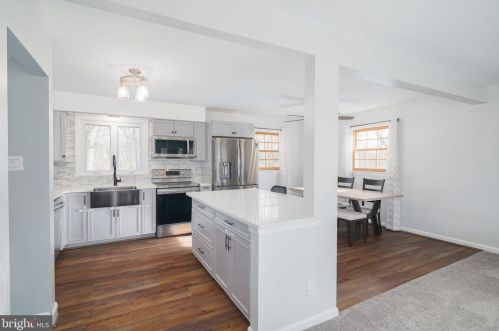 1221 Oakwood Rd, Tavistock NJ  08033-3632 exterior