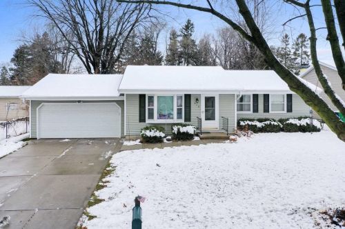 610 Bluebird Ln, Green Bay, WI 54303-2321
