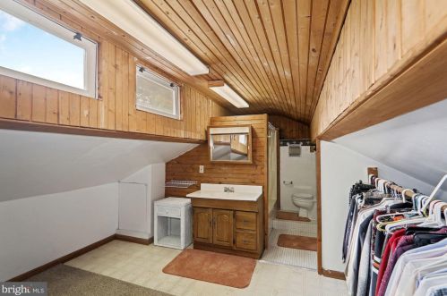 207 Thomas Ave, Riverton NJ 08077-1039 exterior