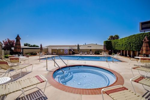 11730 Whittier Blvd, Whittier CA  90601-3955 exterior