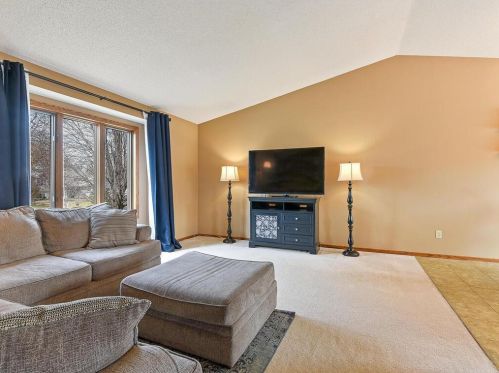 1377 Primrose Ln, Prior Lake, MN 55379-3458