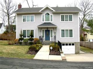 24 Jennings Rd, White Plains NY  10605-4303 exterior