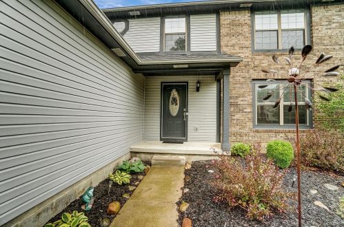 6367 Windcliff Dr, Darbydale, OH 43123-8758