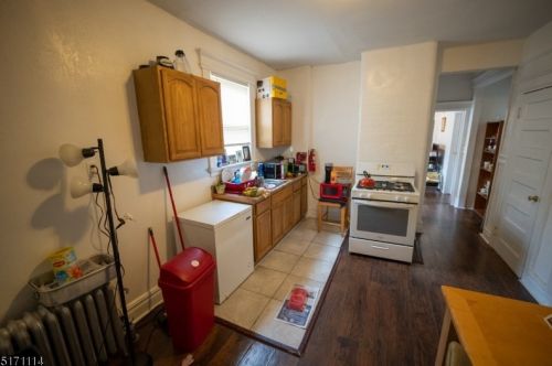 44 Chadwick Ave, Newark NJ 07108-1529 exterior