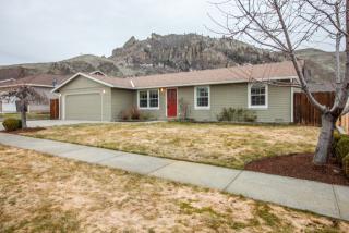 1332 Seneca St, Wenatchee, WA 98801-3294