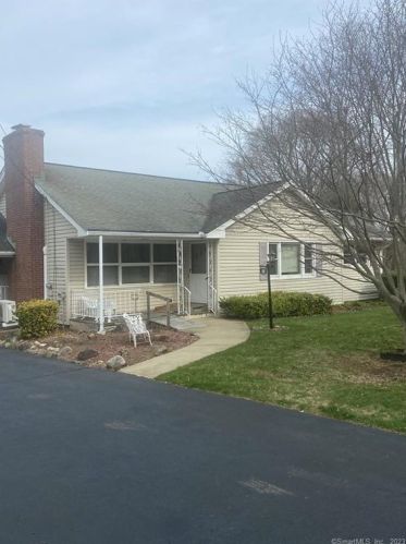 31 Moorland Rd, Bridgeport, CT 06611-3823