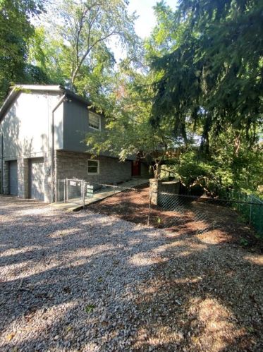 902 Alpine Blvd, Pittsburgh, PA 15221-3932