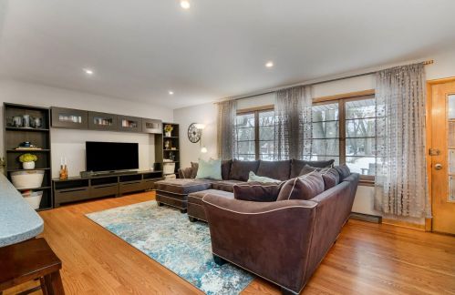 8306 Greenwood Ave, Hammond, IN 46321-1813