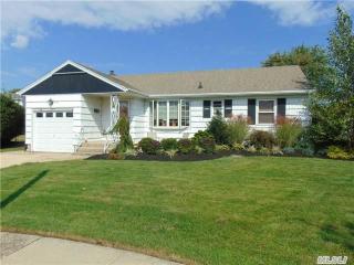 15 Lee Ct, East Massapequa, NY 11758-1928