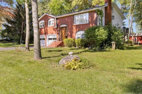 40 Lovers Ln, Bristol, CT 06010-7924