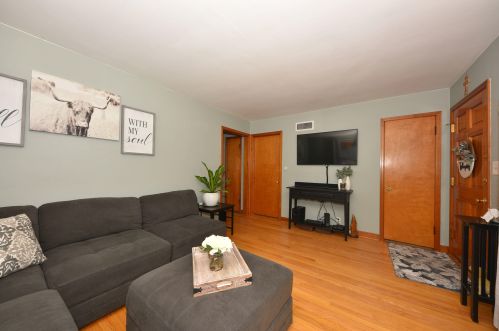 3329 89, Milwaukee WI 53227-4525 exterior