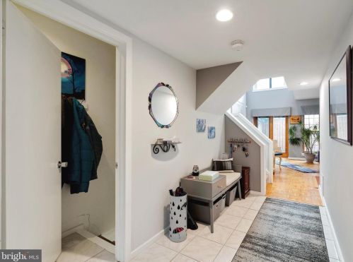 303 Fulton St, Philadelphia, PA 19147-3205