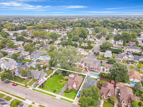 2393 Freeport St, North Wantagh, NY 11793-4524