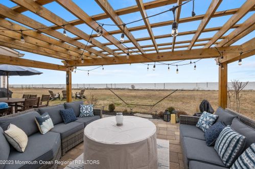 1600 Bch Blvd, Lacey NJ  08731-5031 exterior