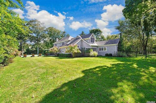 4 Howell Ln, West Hampton Beach, NY 11978-2336