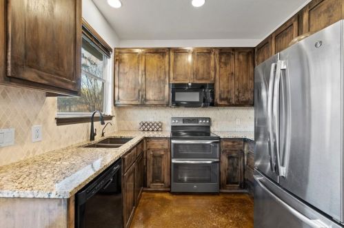 302 Deepwood Dr, Georgetown TX 78628-8305 exterior